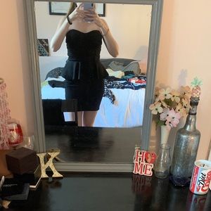 Black body-con peplum dress